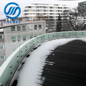 Savijeno kaljeno staklo za staklenu ogradu